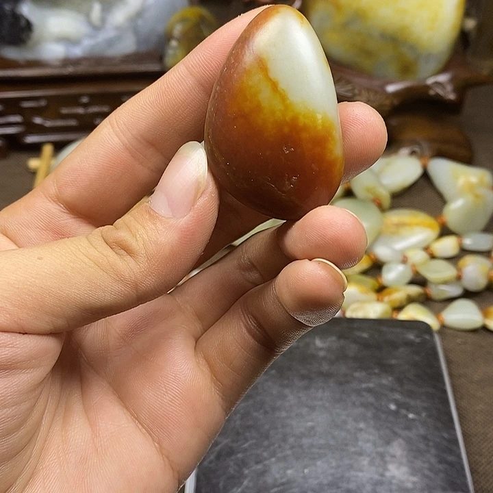 和田玉未镶嵌把件