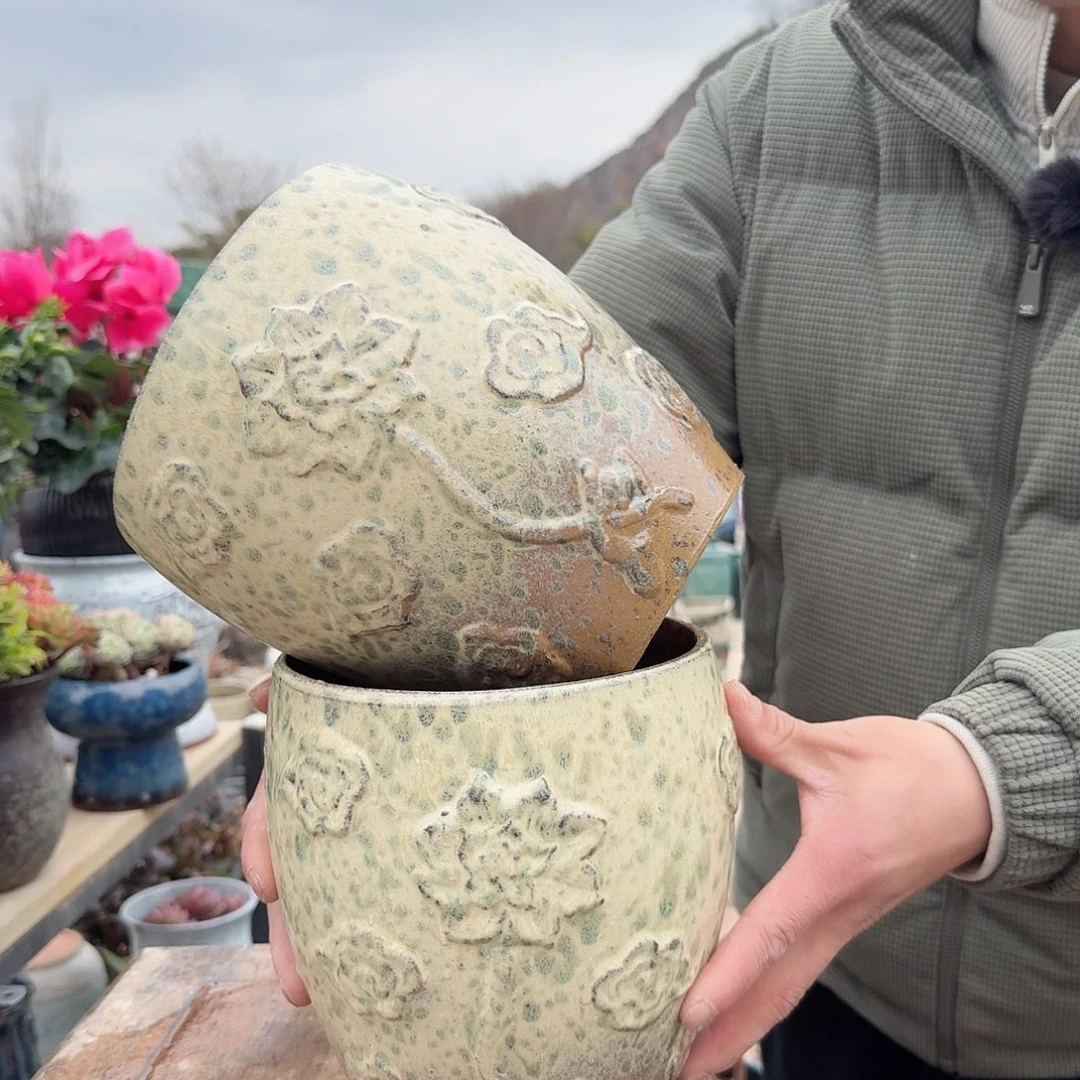 紫砂花盆口17高20（两个莲花彩色瑕