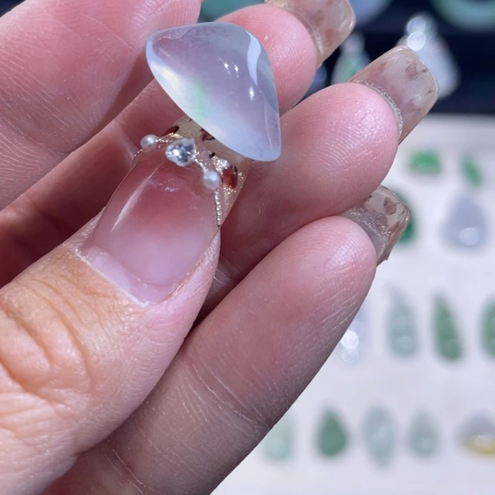 翡翠未镶嵌颈饰随行