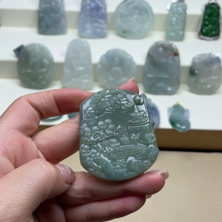 翡翠未镶嵌颈饰山水