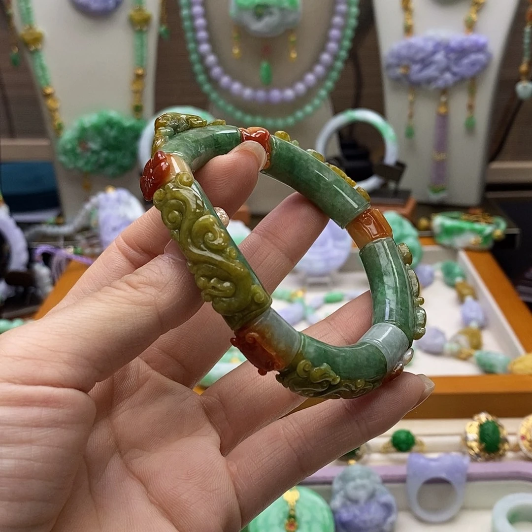 颈饰未镶嵌翡翠天然