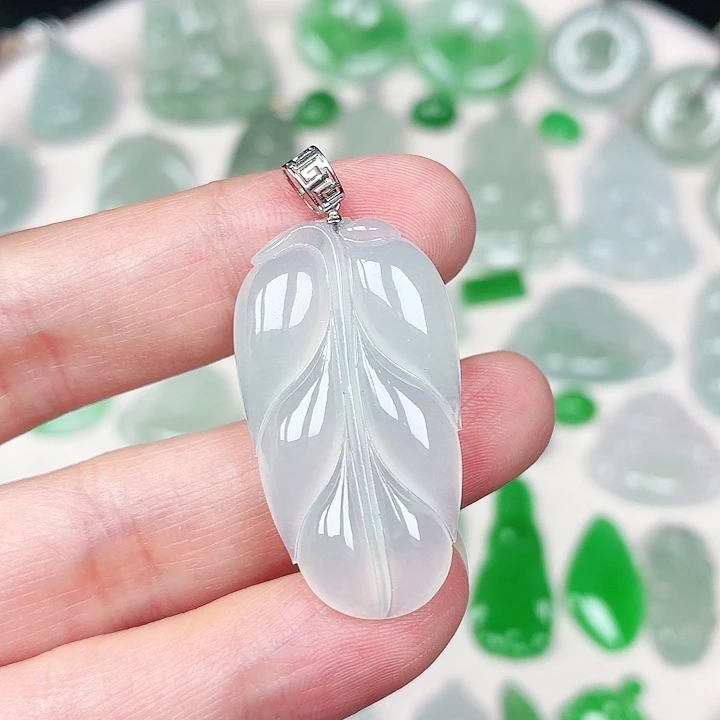 翡翠18K金镶嵌颈饰缅甸天然A货翡翠
