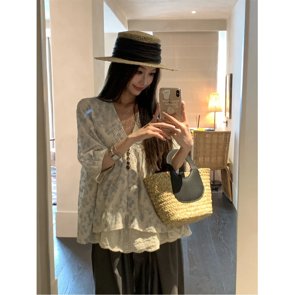 法式气质复古蓝色碎花V领泡泡袖衬衫女夏季设计感宽松七分袖上衣