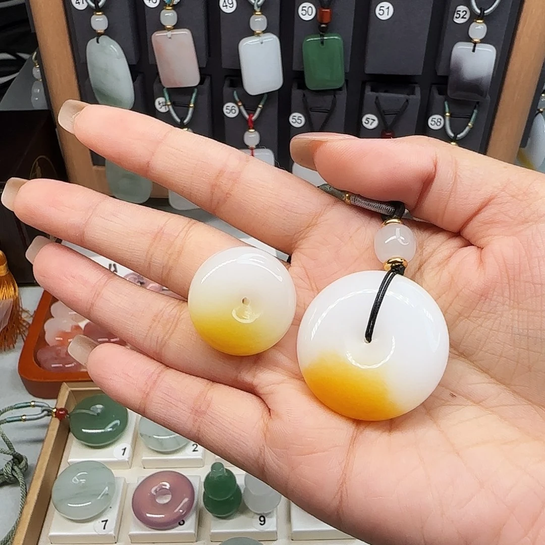 石英质玉未镶嵌颈饰