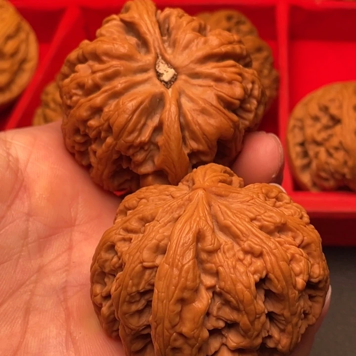 文玩核桃吊坠秦岭野生核桃