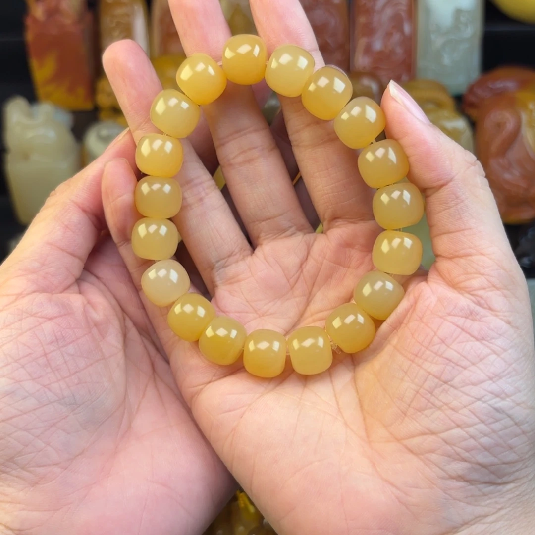 H***a石英质玉未镶嵌黄蜡石吊坠