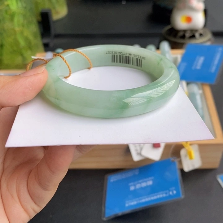 翡翠未镶嵌手镯57口