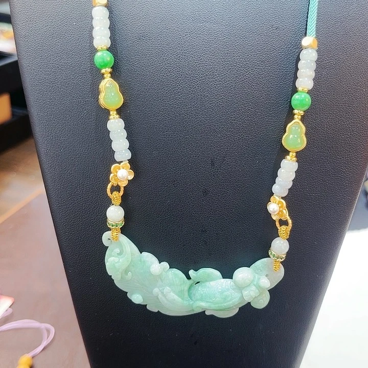 翡翠颈饰未镶嵌吊坠