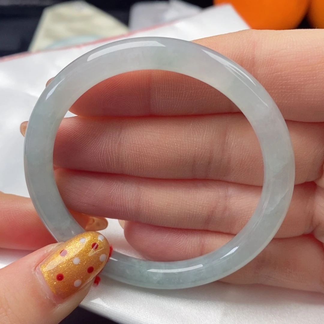 翡翠手镯未镶嵌赵*晨51.3，7，6.8厚