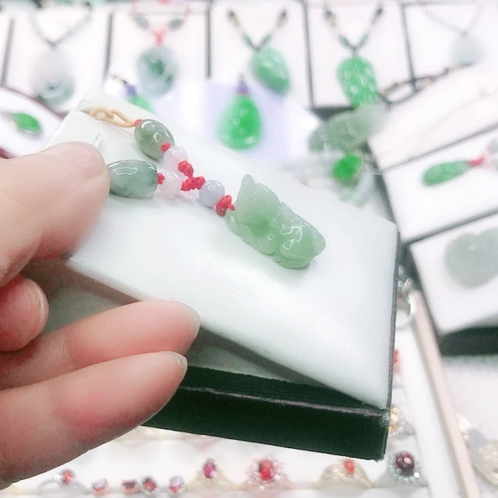 翡翠颈饰未镶嵌天然a货翡翠貔貅吊坠