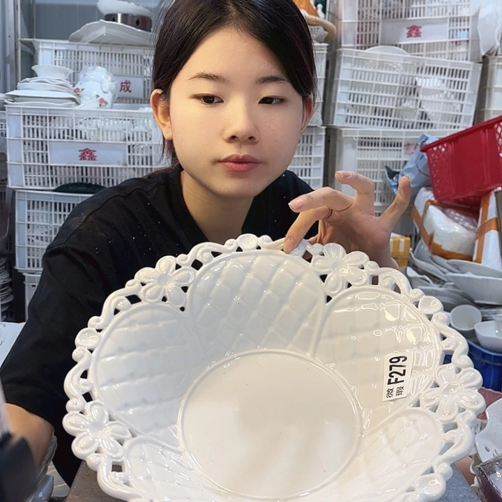 碟微瑕产品………颜色不正一个圆的