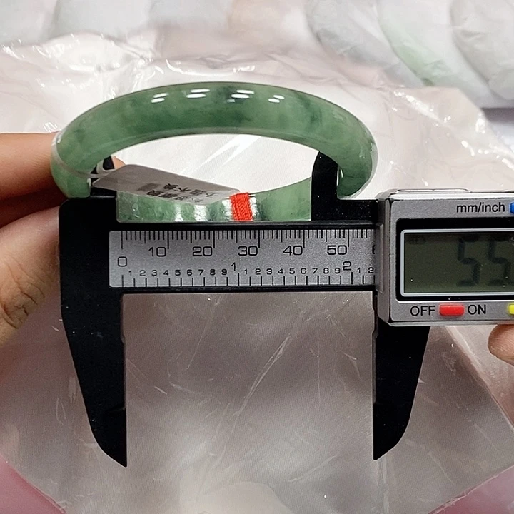 翡翠手镯未镶嵌54