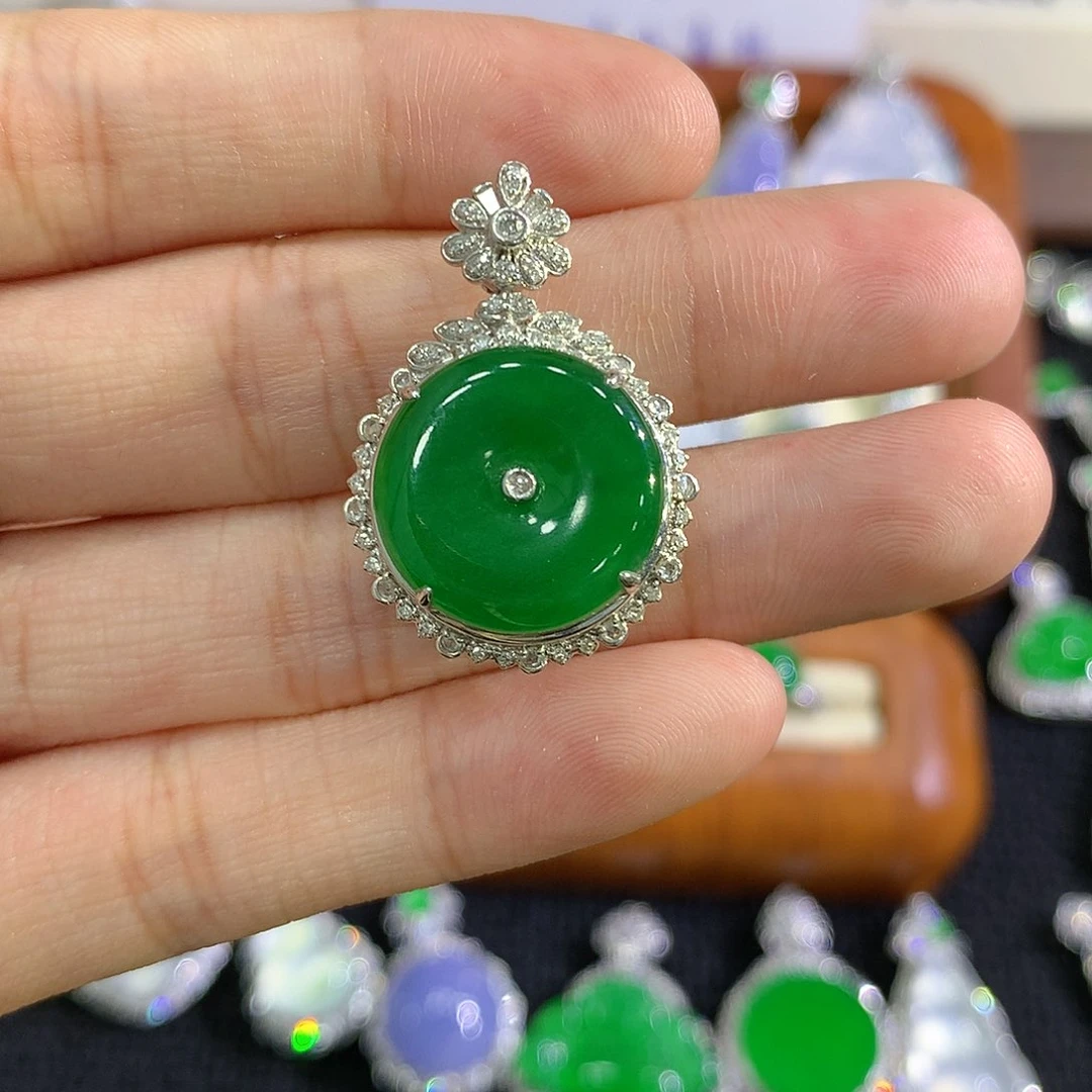 【闪购商品】吊坠(不含链)18K金镶嵌翡翠平安扣