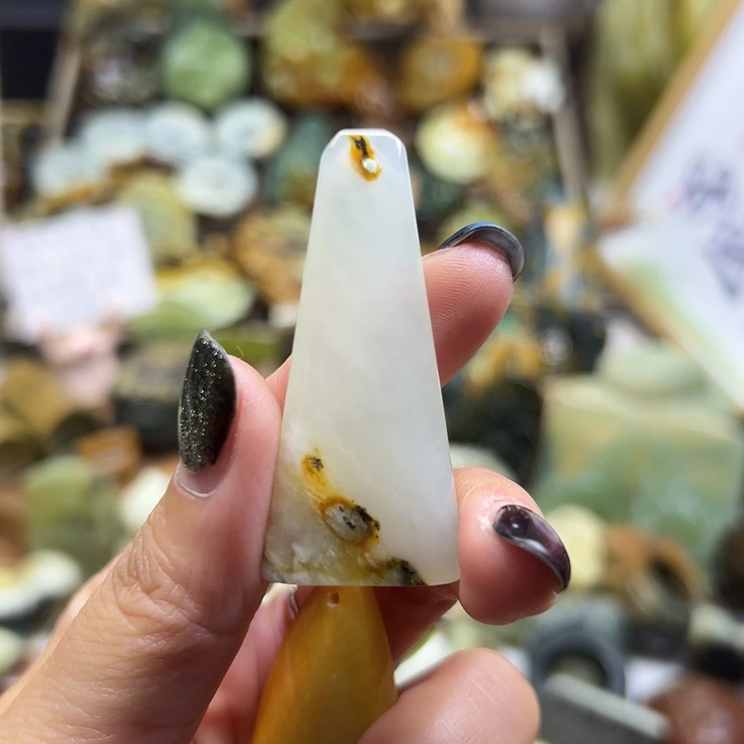 岫玉未镶嵌颈饰花玉锁骨