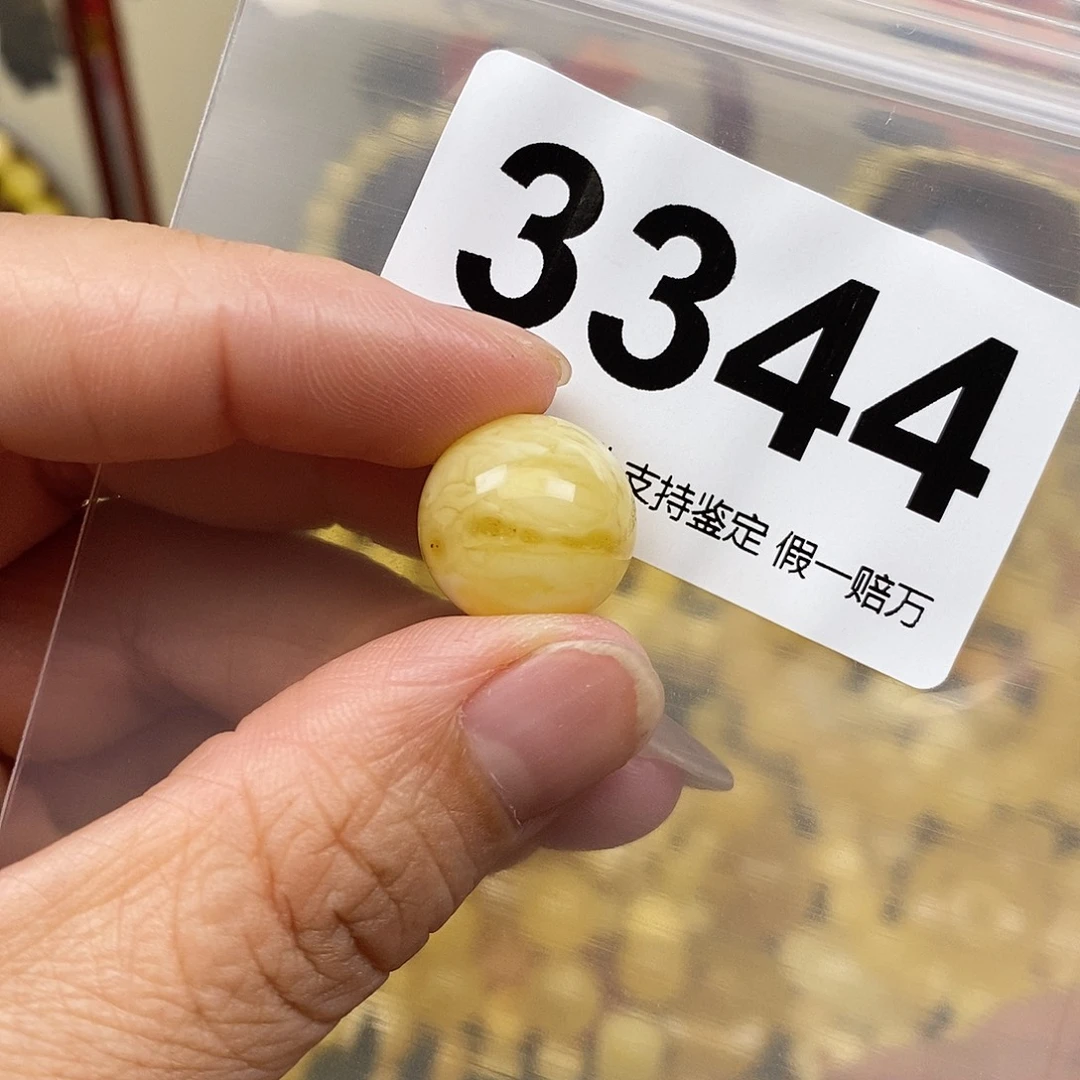 莳***与琥珀未镶嵌珠宝奇石15.2