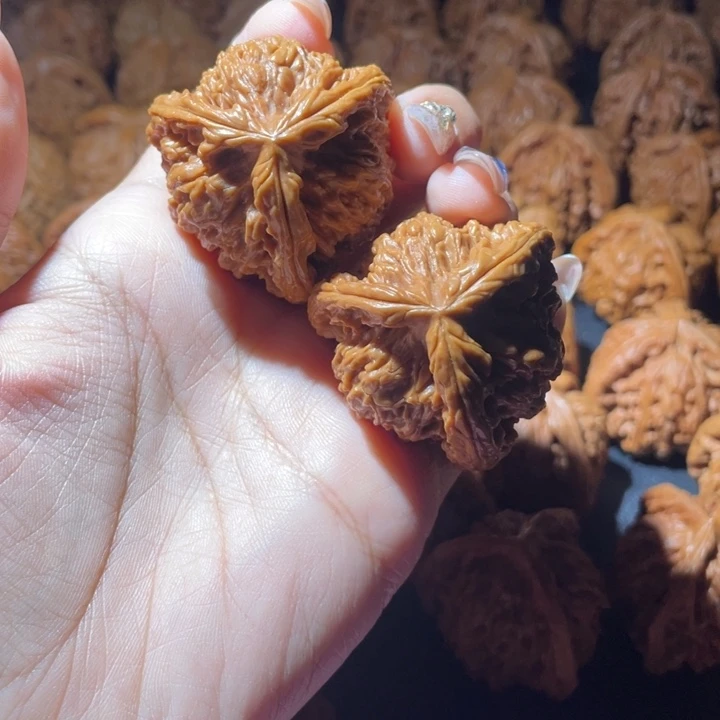 H***T吊坠文玩核桃南疆