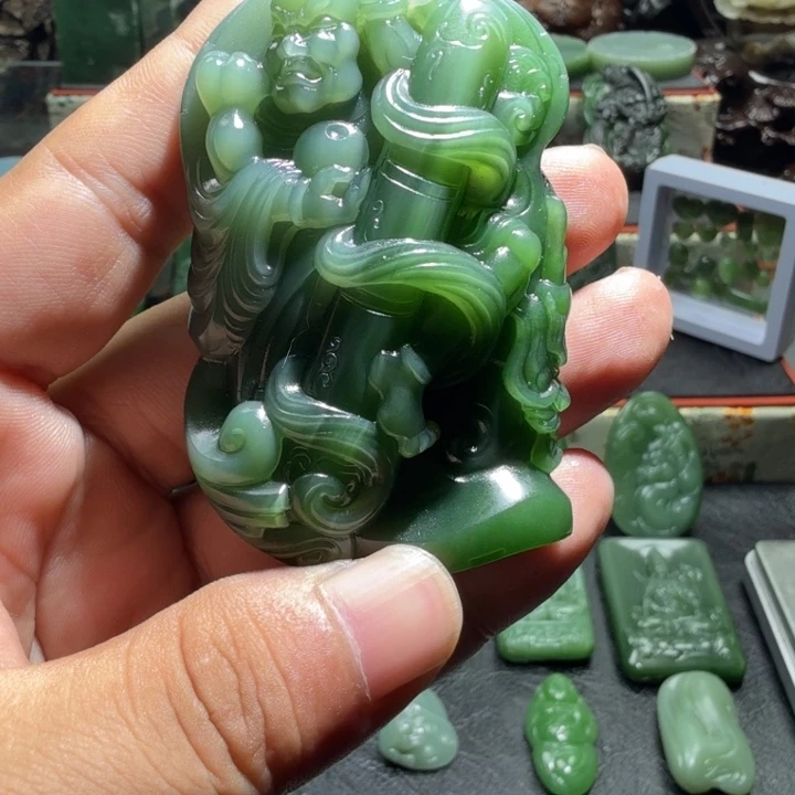 和田玉（碧玉）未镶嵌挂件和田玉碧玉降龙罗汉手把件