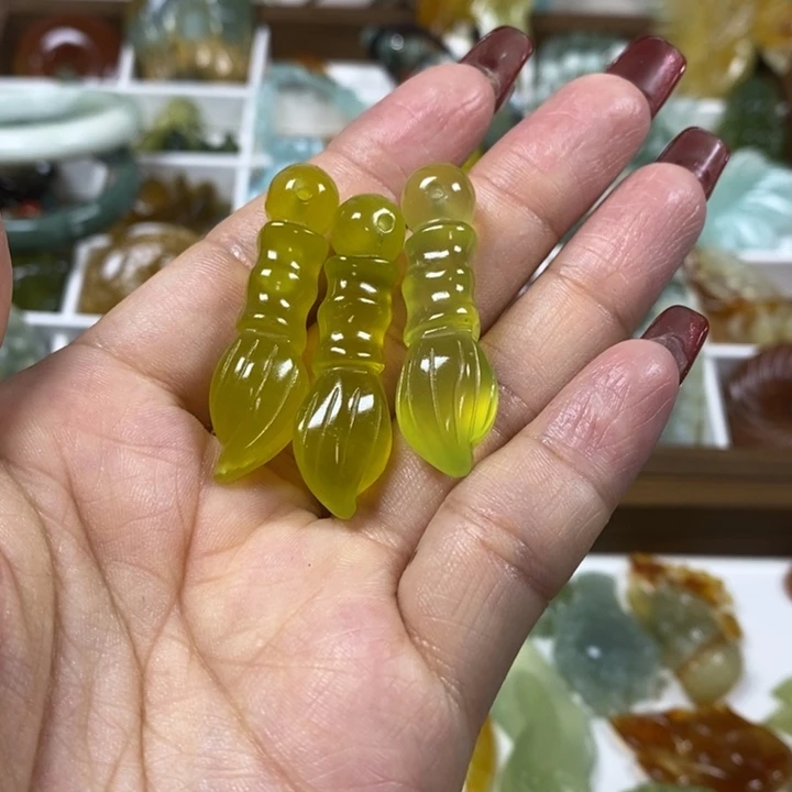 蛇纹石玉未镶嵌吊坠