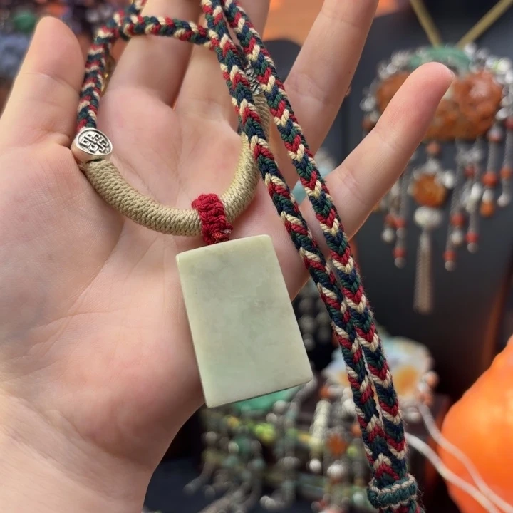 翡翠未镶嵌颈饰亏出不退换