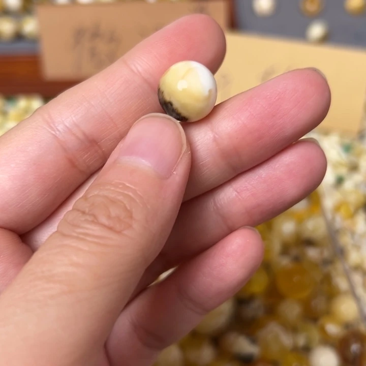 蜜蜡未镶嵌裸石12.1mm一个