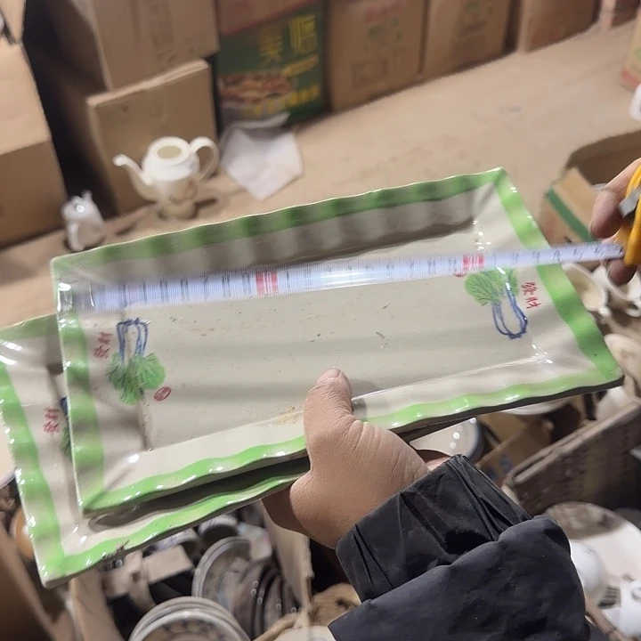 库存微瑕白菜盘两个