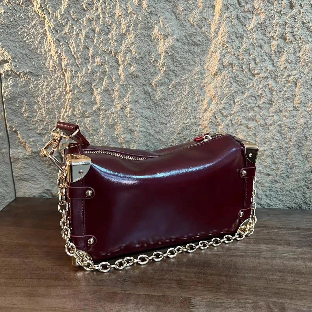 YNPO24年秋冬新款真皮重工女包软盒子红