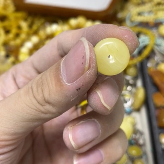 蜜蜡未镶嵌裸石吊坠