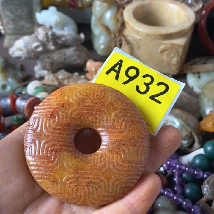 和田玉（糖玉）颈饰未镶嵌和**尘