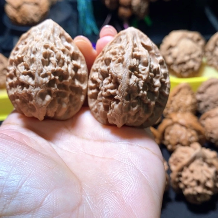 吊坠桃核十三陵鸡心全品38➕尺