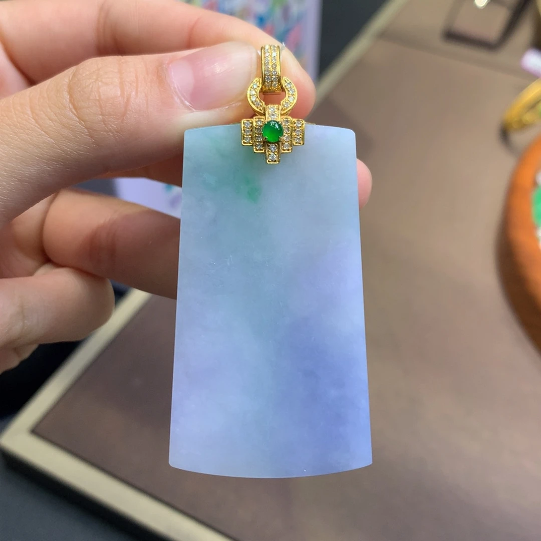 翡翠18K金镶嵌颈饰翡翠