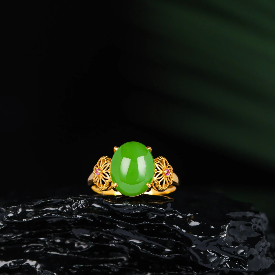 【五周年】18K金镶嵌9*11mm苹果绿旦面戒指HNZ13423