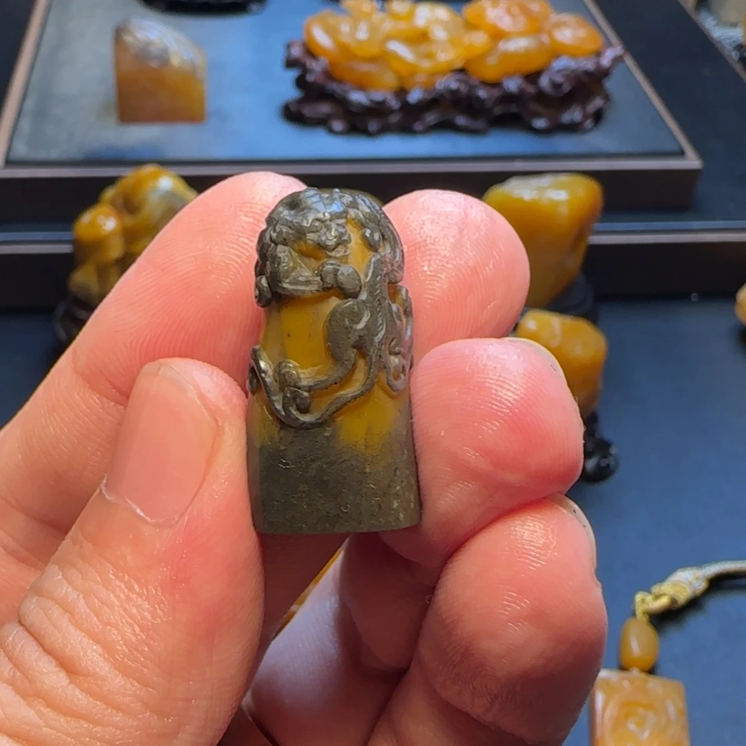田黄石乌鸦皮田黄石印章8g