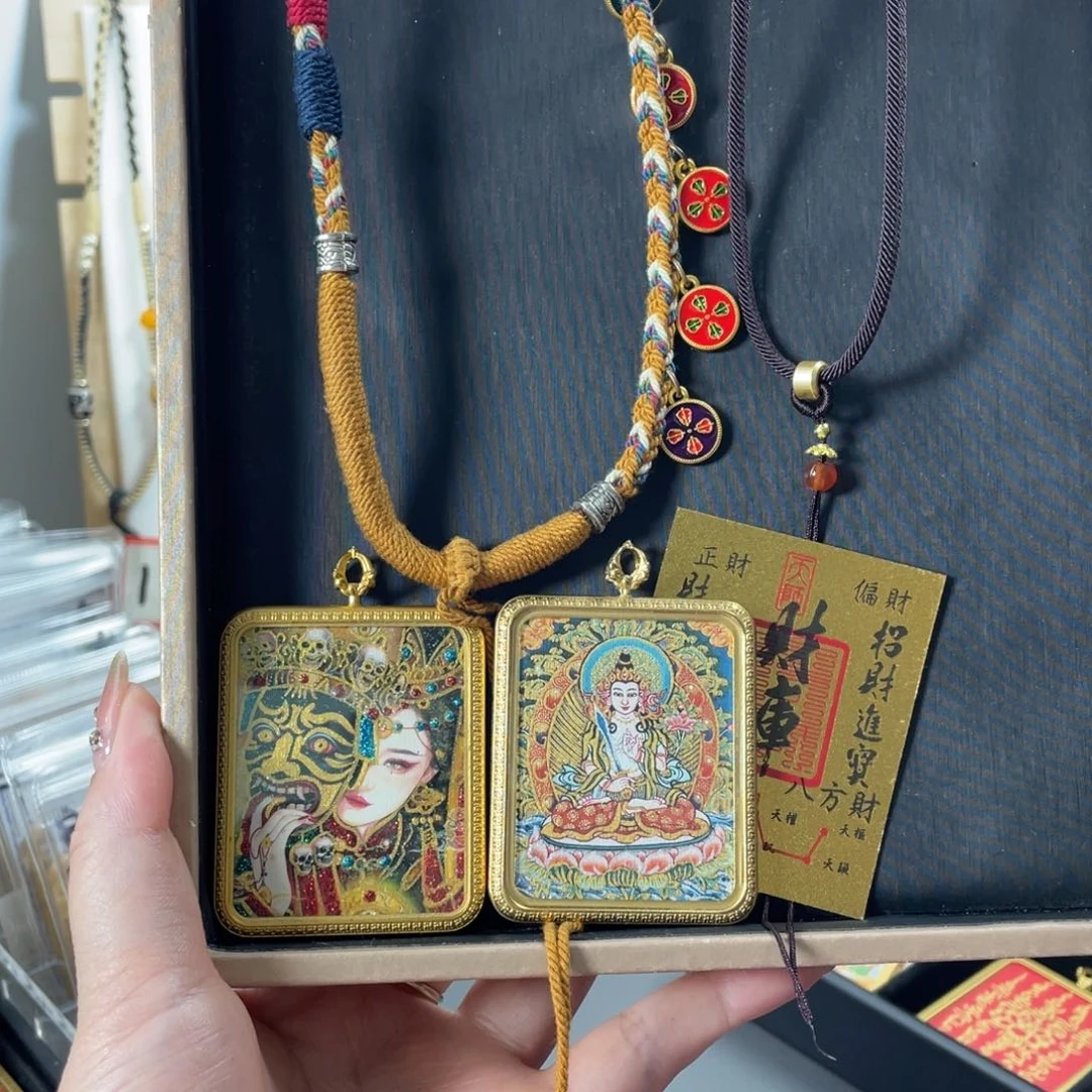 吊坠美丽的唐卡在这里结缘