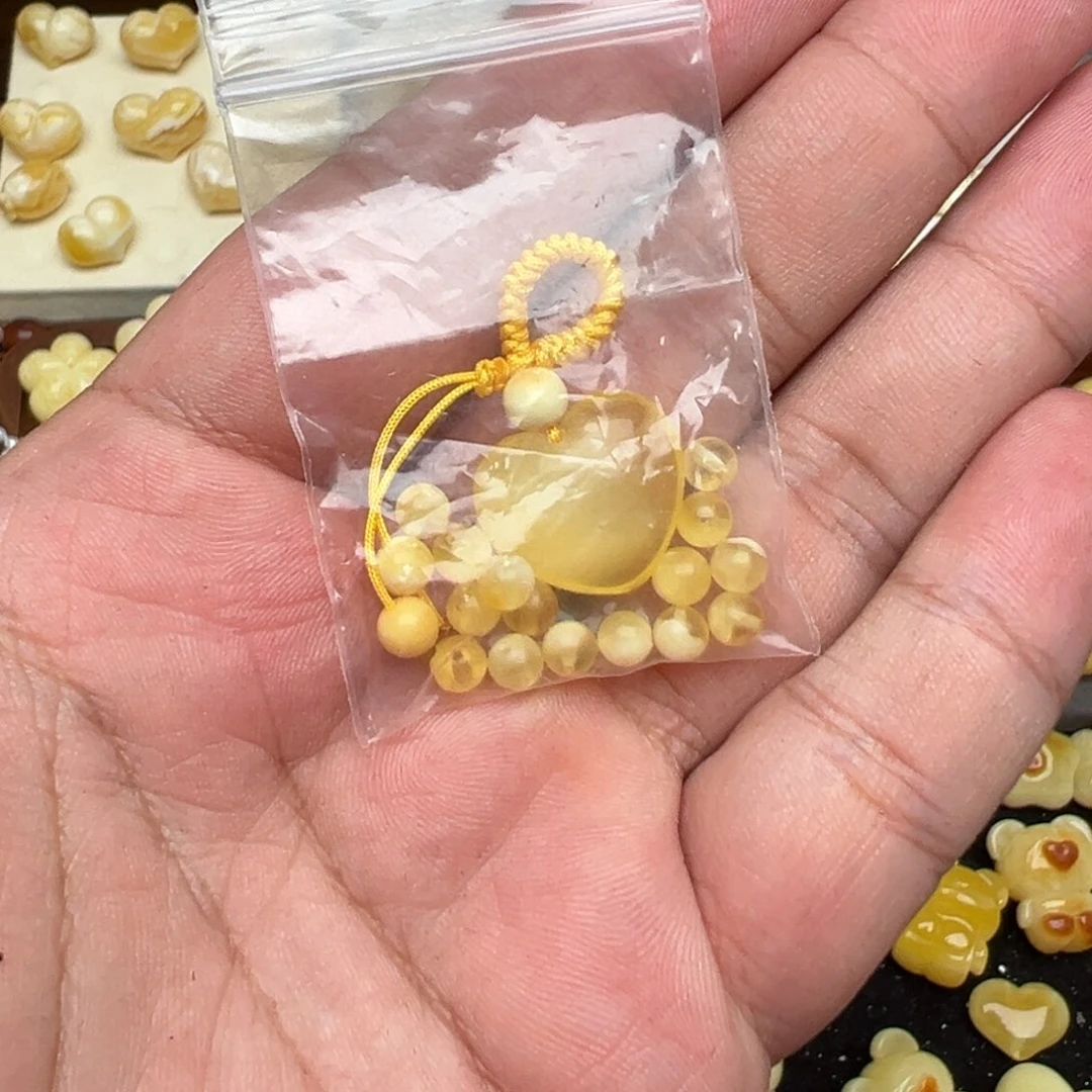 雨***辰琥珀未镶嵌裸石小礼物