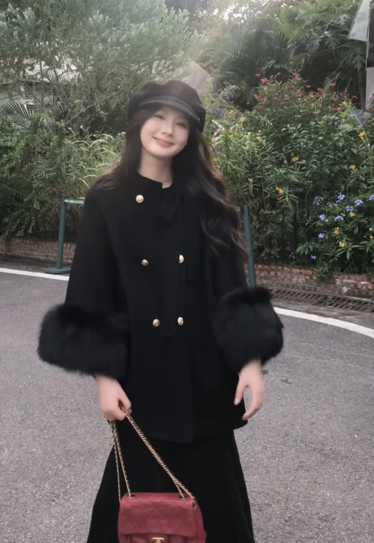 【富贵花】秋冬金扣蝴蝶结大毛领千金毛呢外套女小香风双排扣呢大衣