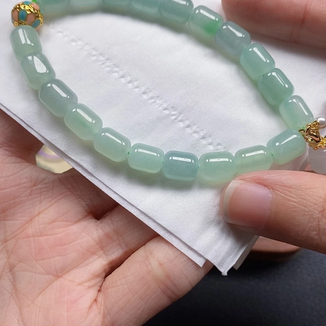 翡翠未镶嵌颈饰闪