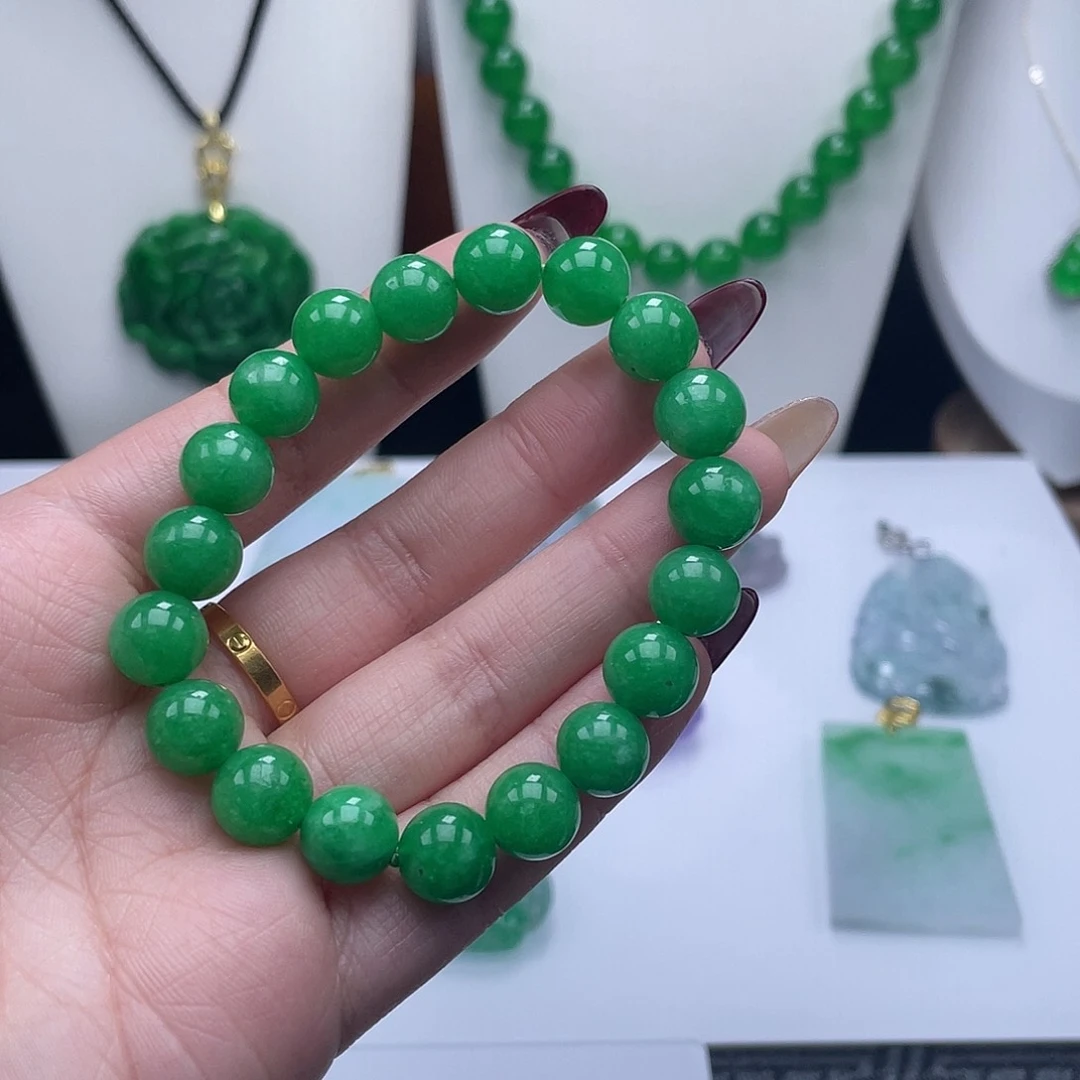 翡翠吊坠(赠链)未镶嵌