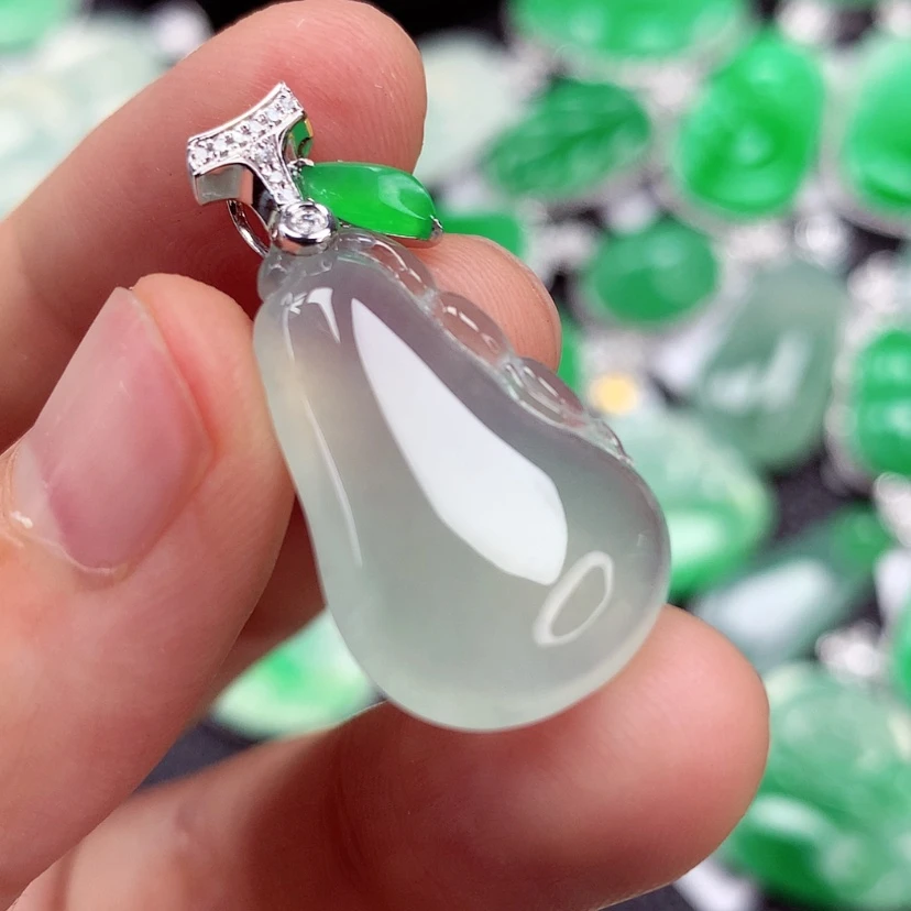 【闪购商品】颈饰18K金镶嵌翡翠