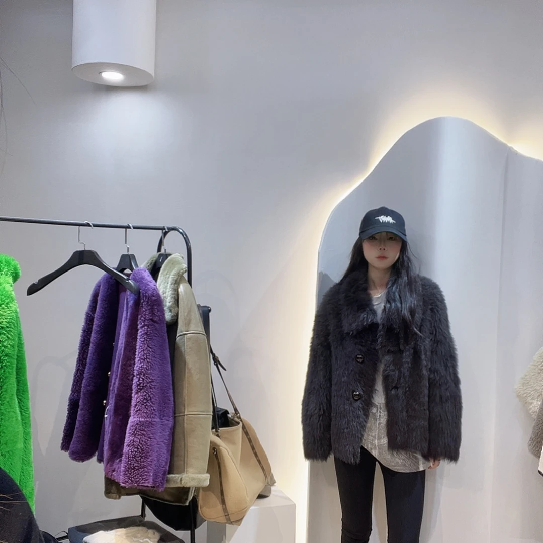 真皮皮毛一体外套222-3359。120斤内