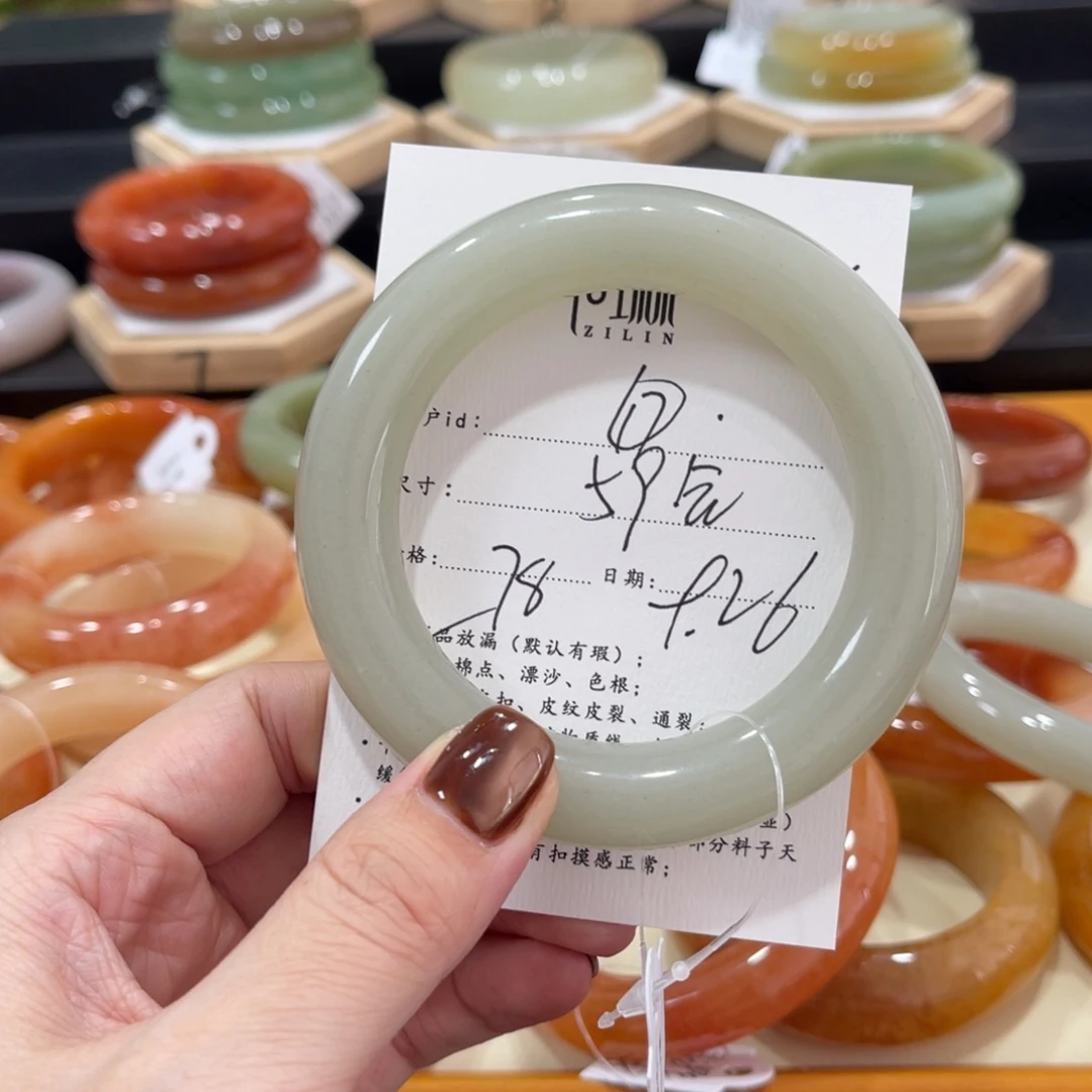 未镶嵌手镯石英质玉