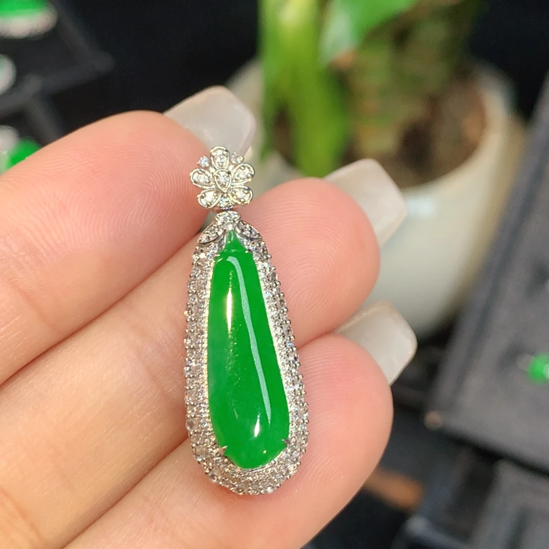 翡翠18K金镶嵌颈饰