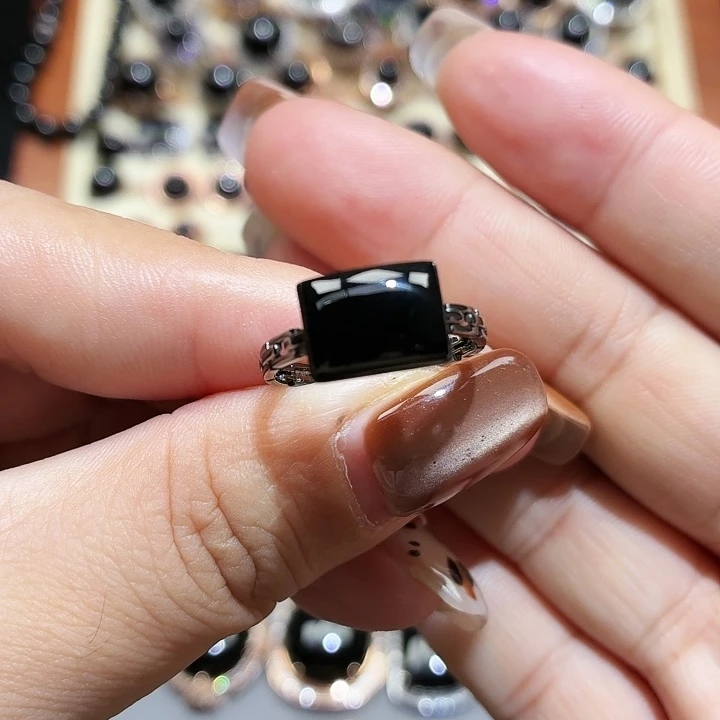 翡翠18K金镶嵌戒指