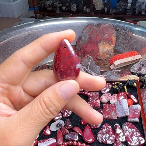 【闪购商品】天然辰砂天然原矿朱砂吊坠
