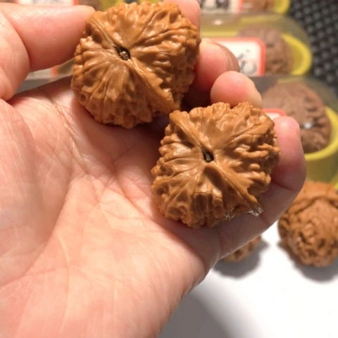 文玩核桃吊坠元**贞玉枕