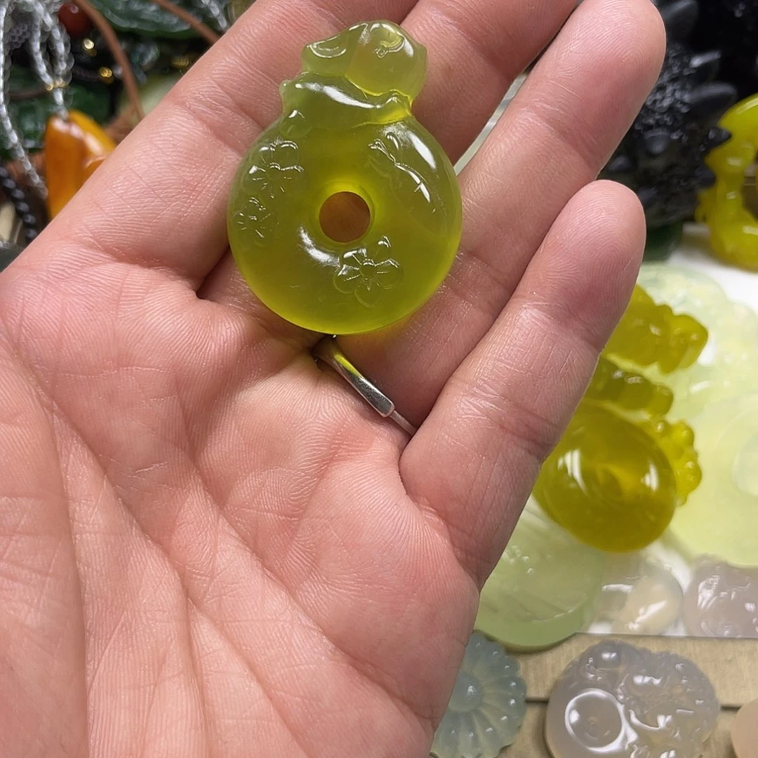 爱***己蛇纹石玉未镶嵌颈饰