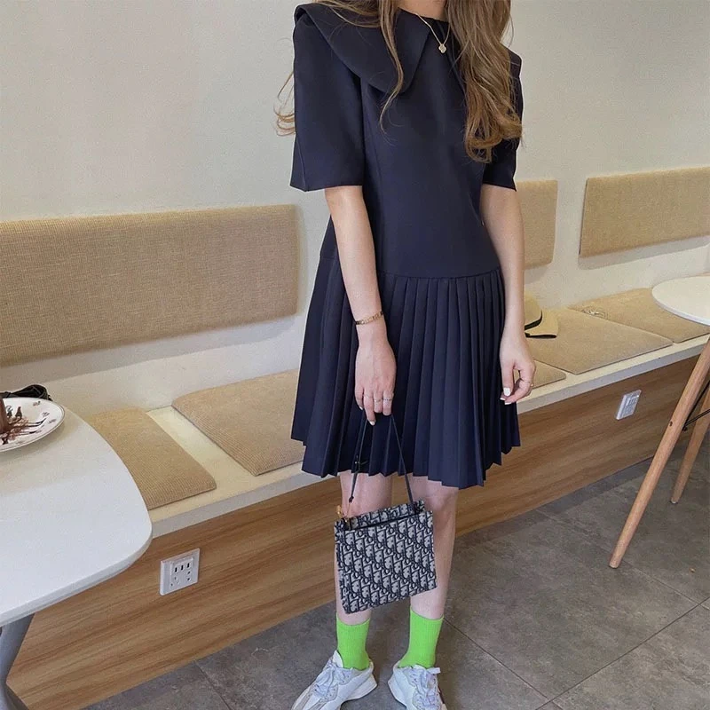 2025夏新款赫本风茶歇娃娃裙设计感职业廓形连衣裙女装