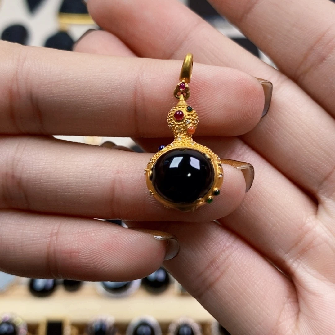 18K金镶嵌定制翡翠墨翠蛋面吊坠