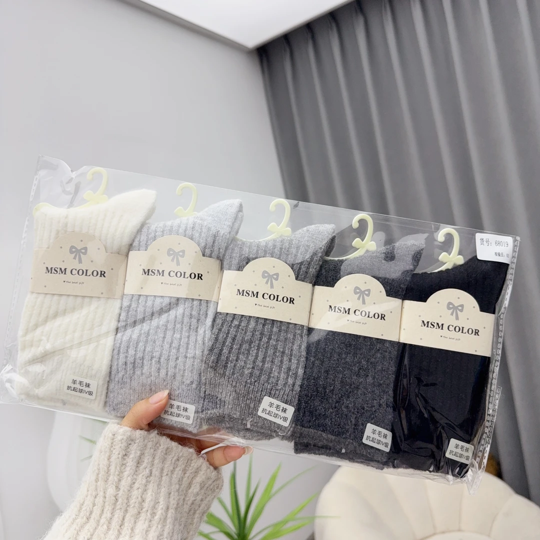 68019 五双女袜轻奢时尚女士羊毛高筒袜中筒袜