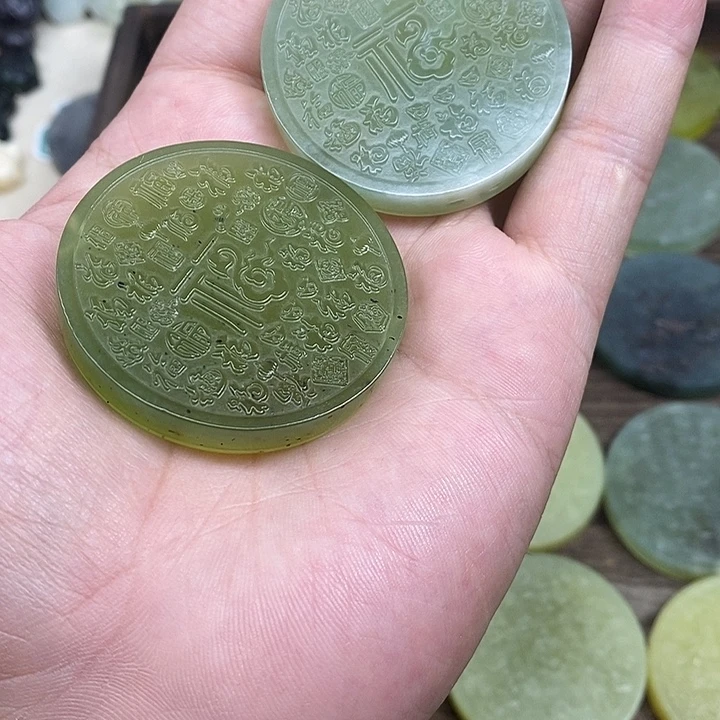 柒***°蛇纹石玉未镶嵌颈饰