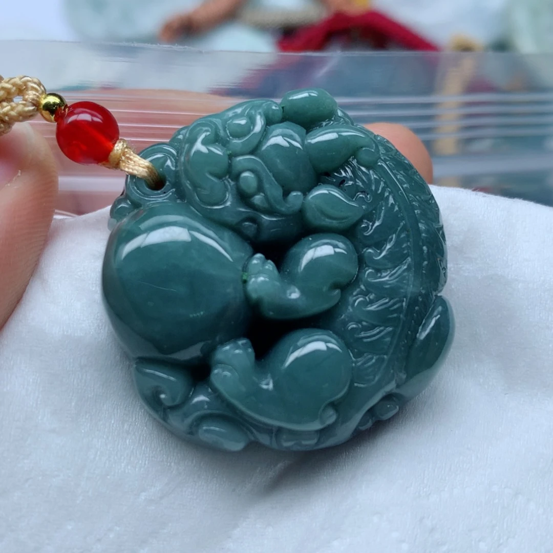 翡翠颈饰未镶嵌牌子